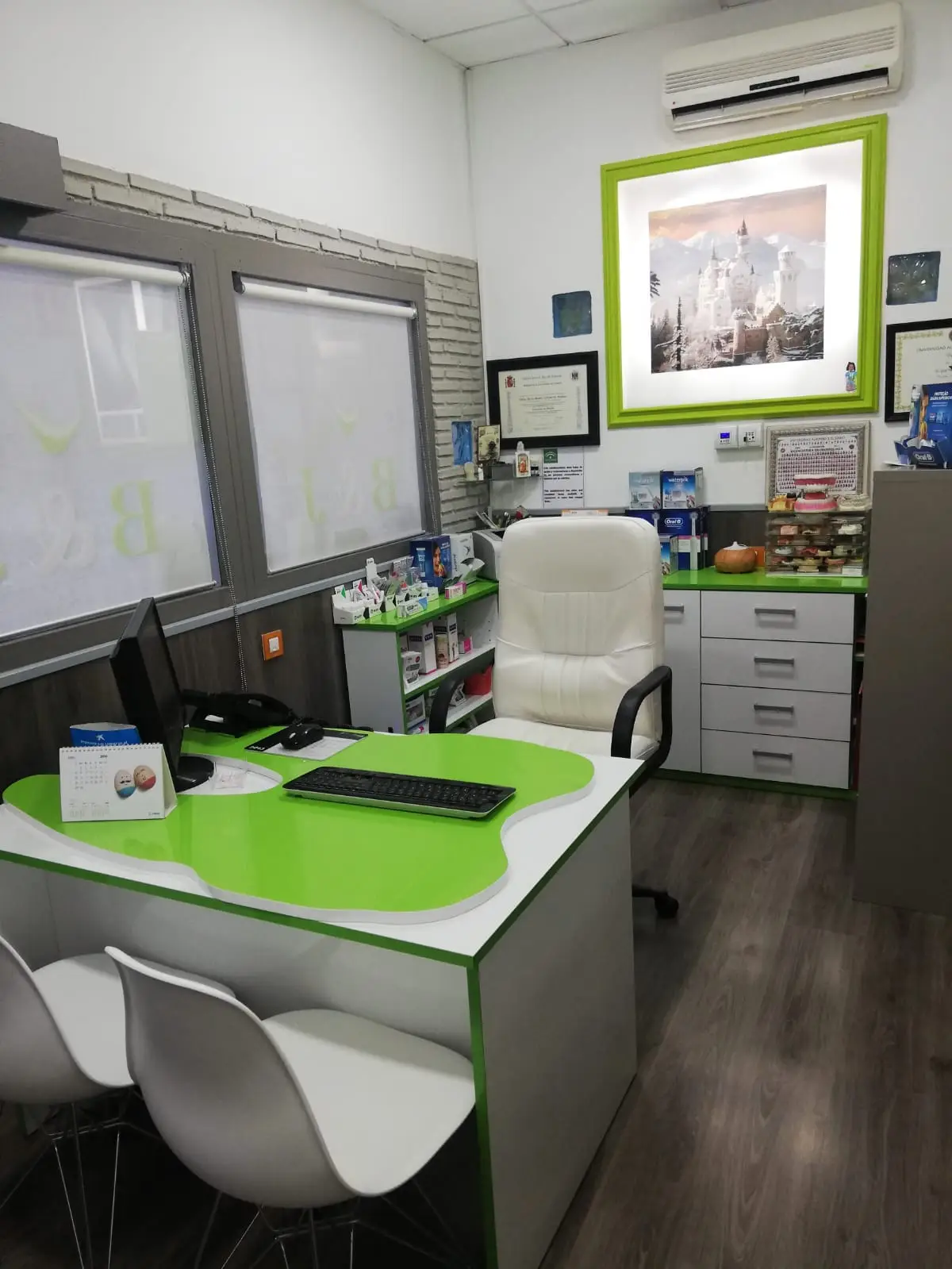 https://clinicadentalbyj.es/wp-content/uploads/2026/05/despacho.webp